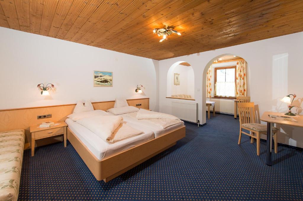 Gasthaus & Pension Alphorn Lech am Arlberg Δωμάτιο φωτογραφία